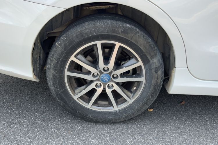 Used Lifan Auto 820 2015 2.4L Automatic Luxury Model Right Rear Wheel Hub