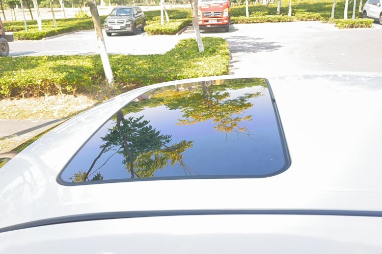 Used Lifan Auto 820 2015 2.4L Automatic Luxury Model Roof