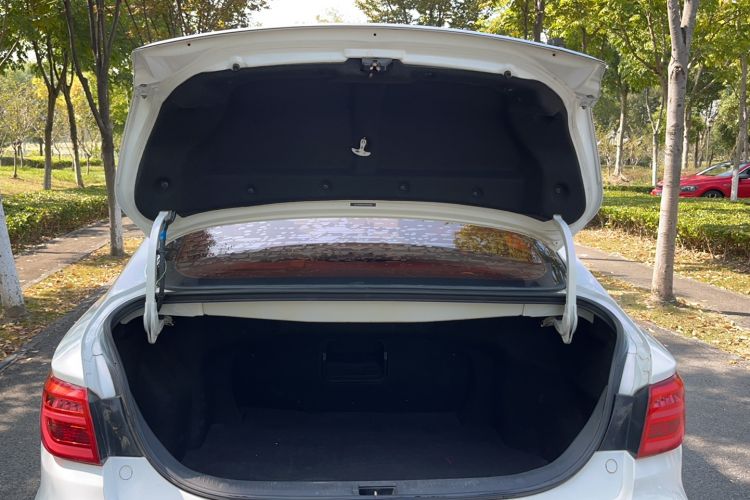 Used Lifan Auto 820 2015 2.4L Automatic Luxury Model Trunk