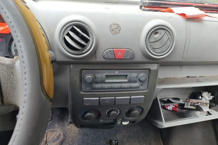 Used Lifan Auto Fengshun 2011 1.0L Comfort Version LF465Q5 Audio And AC Panel