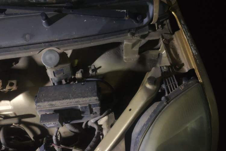 Used Lifan Auto Fengshun 2011 1.0L Standard Version LF465Q5 Engine Bay Left