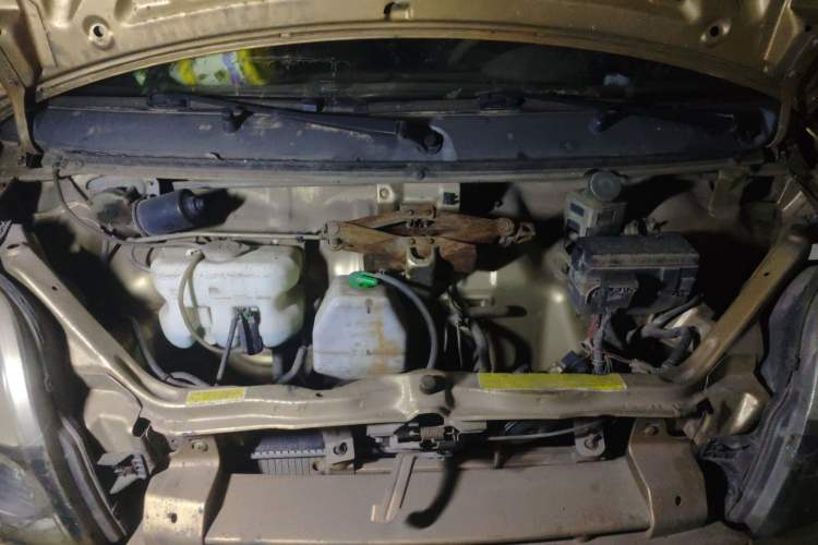 Used Lifan Auto Fengshun 2011 1.0L Standard Version LF465Q5 Engine Bay