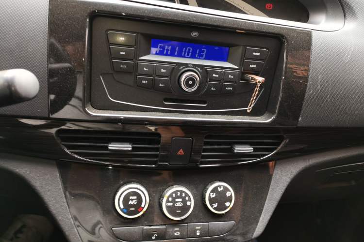 Used Lifan Auto Letu 2015 1.5L S Standard Edition Audio And AC Panel