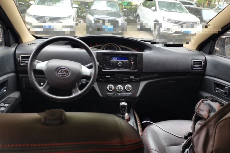 Used Lifan Auto Letu 2015 1.5L S Standard Edition Center Console