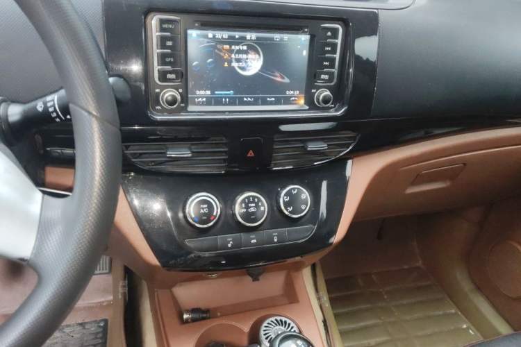 Used Lifan Auto Letu 2015 1.5L S Standard Edition Audio And AC Panel