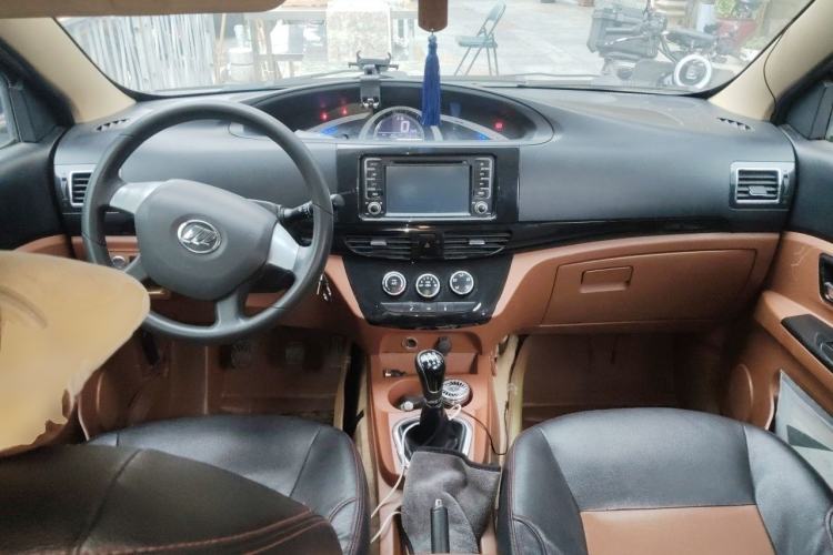 Used Lifan Auto Letu 2015 1.5L S Standard Edition Center Console