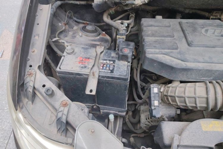 Used Lifan Auto Letu 2015 1.5L S Standard Edition Engine Bay Right