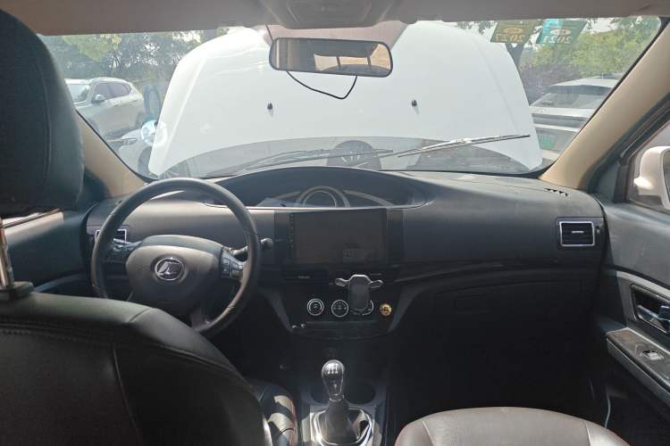 Used Lifan Auto Letu 2015 1.2L Commemorative Edition Standard Model Center Console