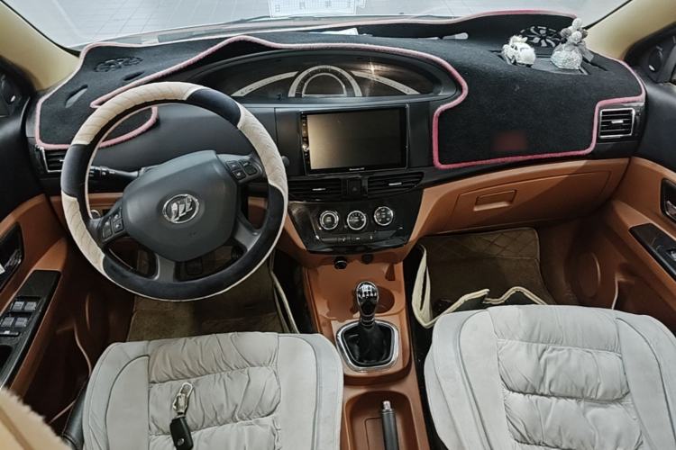 Used Lifan Auto Letu 2015 1.5L S Luxury Model Center Console