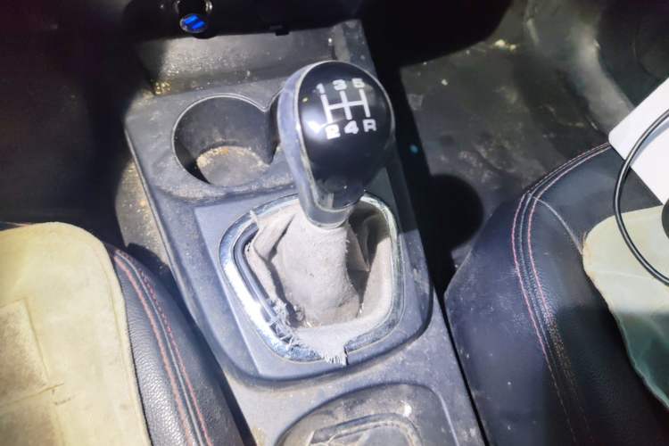 Used Lifan Auto Letu 2015 1.2L Comfort Model Gear Lever