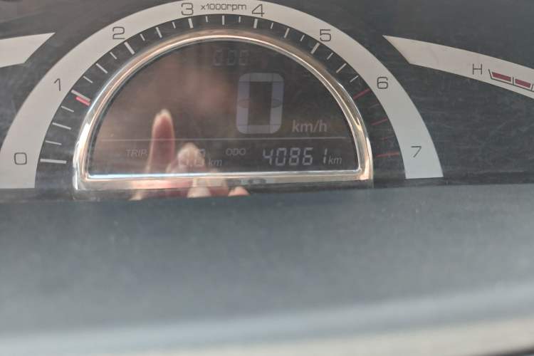 Used Lifan Auto Letu 2015 1.2L Commemorative Edition Standard Model Odometer Close Up