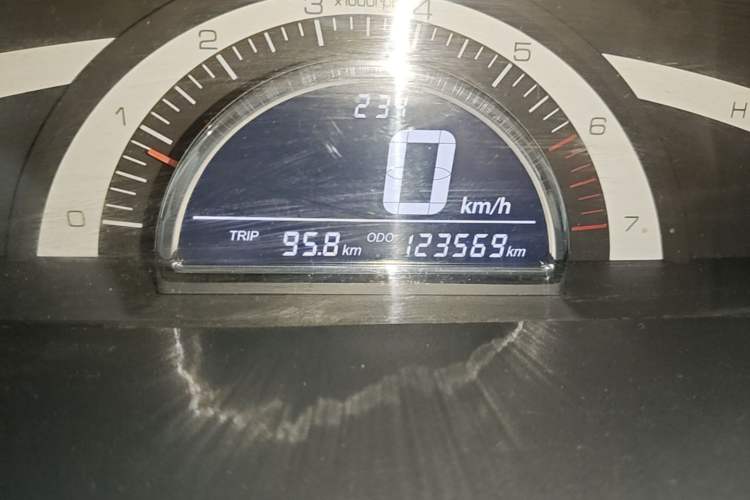 Used Lifan Auto Letu 2015 1.5L S Luxury Model Odometer Close Up