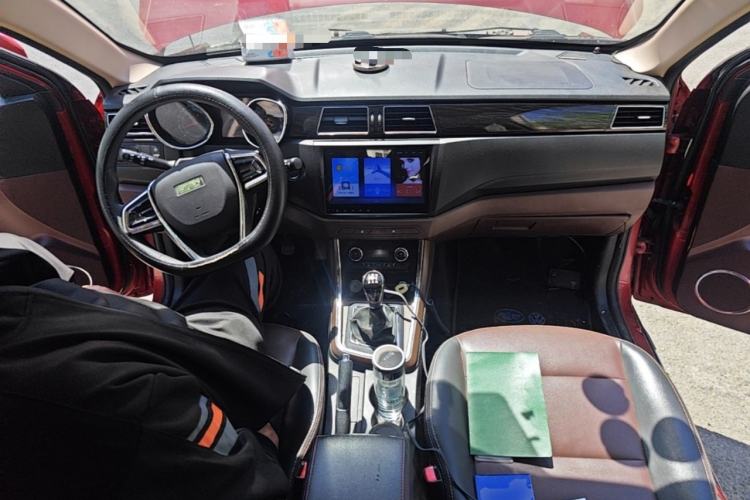 Used Lifan Auto Myway 2016 1.5L Manual Comfort Edition Center Console