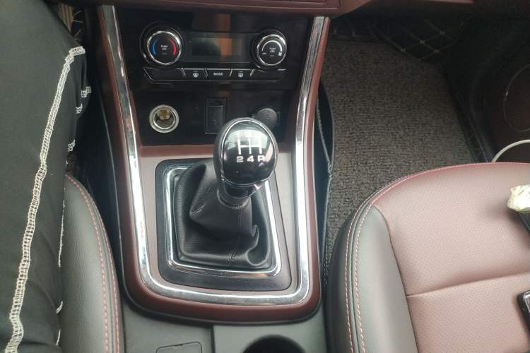 Used Lifan Auto Myway 2016 1.5L Manual Elite Version Gear Lever