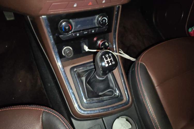 Used Lifan Auto Myway 2016 1.5L Manual Elite Version Gear Lever