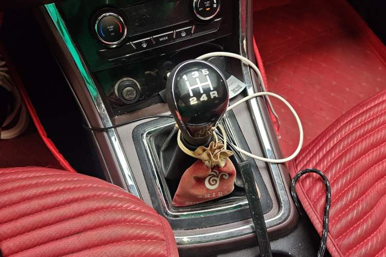 Used Lifan Auto Myway 2016 1.5L Manual Comfort Edition Gear Lever