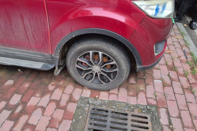 Used Lifan Auto Myway 2016 1.5L Manual Elite Version Right Front Wheel Hub