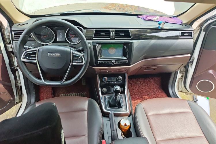 Used Lifan Auto Myway 2016 1.5L Manual Elite Version Center Console