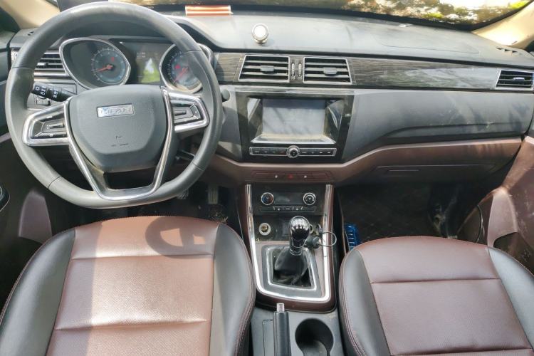 Used Lifan Auto Myway 2016 1.5L Manual Comfort Edition Center Console