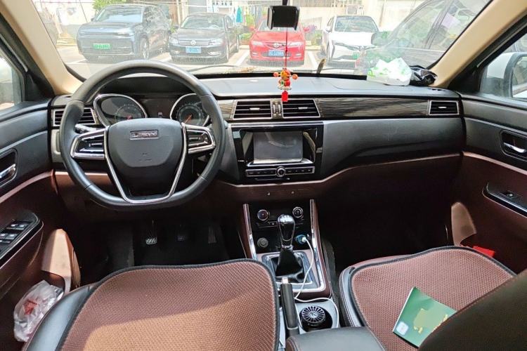 Used Lifan Auto Myway 2016 1.5L Manual Elite Version Center Console