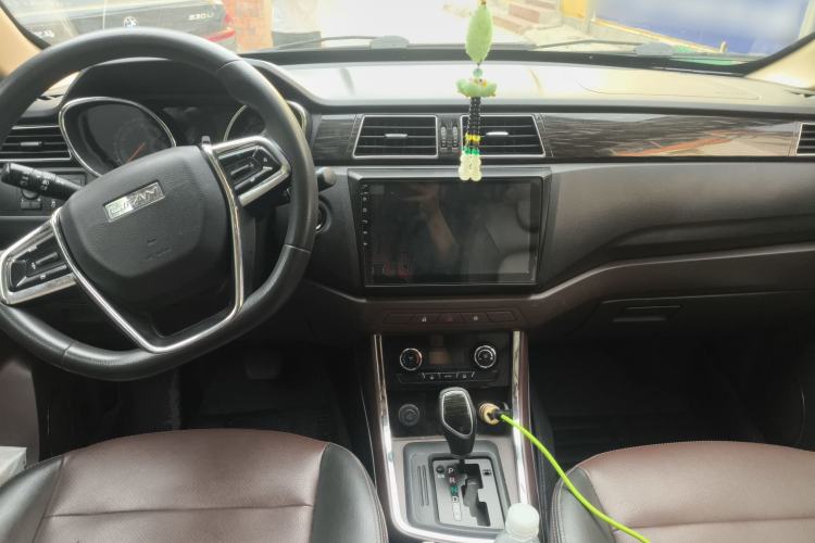 Used Lifan Auto Myway 2016 1.5L Automatic Luxury Model Center Console