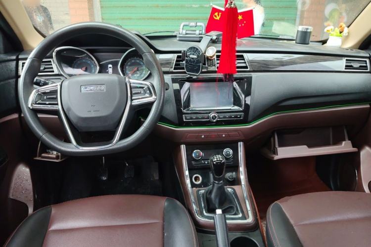 Used Lifan Auto Myway 2016 1.5L Manual Elite Version Center Console