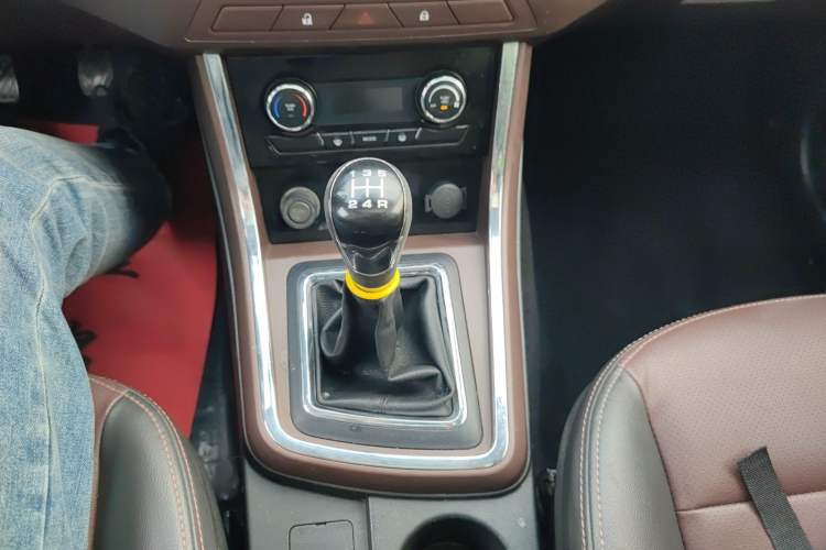 Used Lifan Auto Myway 2016 1.5L Manual Elite Version Gear Lever