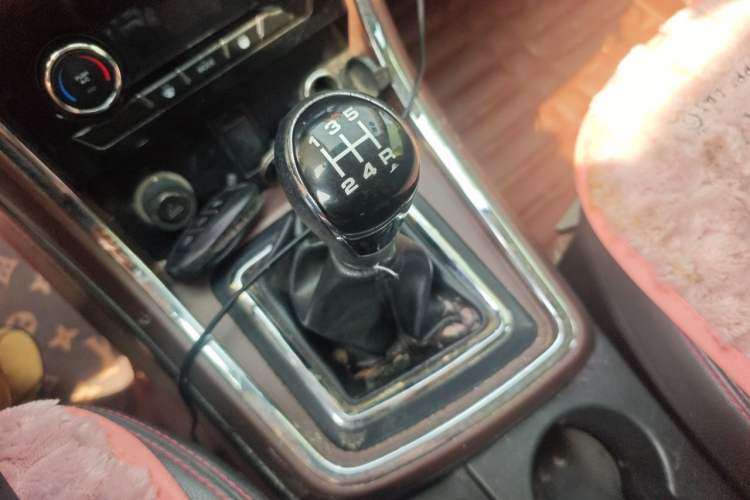 Used Lifan Auto Myway 2016 1.5L Manual Elite Version Gear Lever