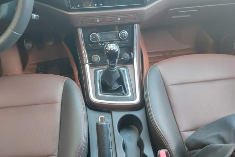 Used Lifan Auto Myway 2016 1.5L Manual Comfort Edition Gear Lever