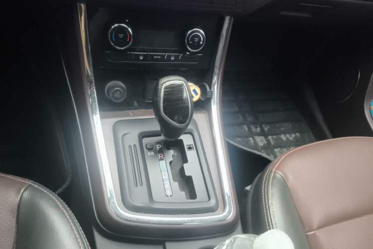 Used Lifan Auto Myway 2016 1.5L Automatic Luxury Model Gear Lever