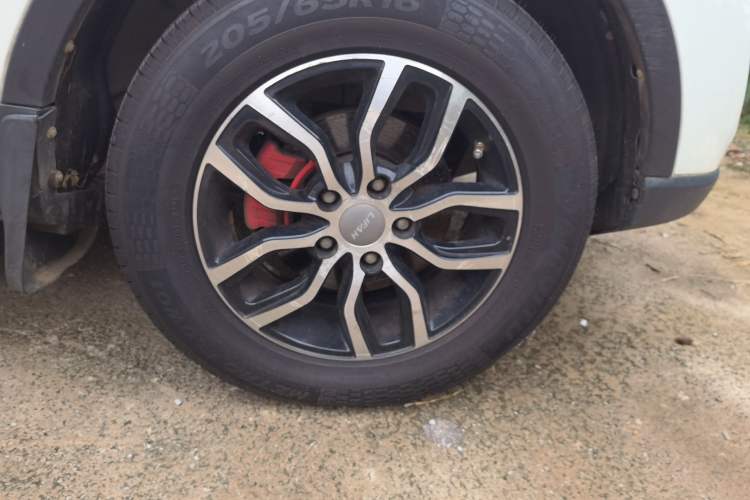 Used Lifan Auto Myway 2016 1.5L Manual Comfort Edition Right Front Wheel Hub