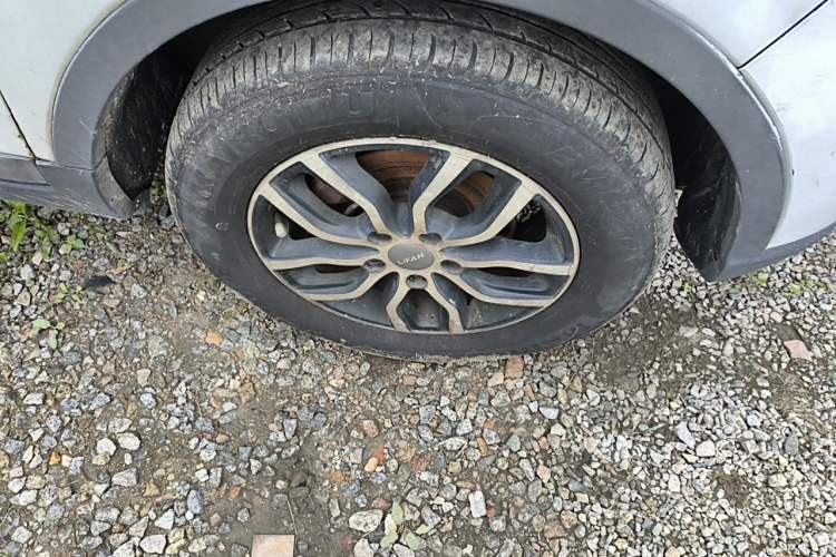 Used Lifan Auto Myway 2016 1.5L Manual Elite Version Right Front Wheel Hub