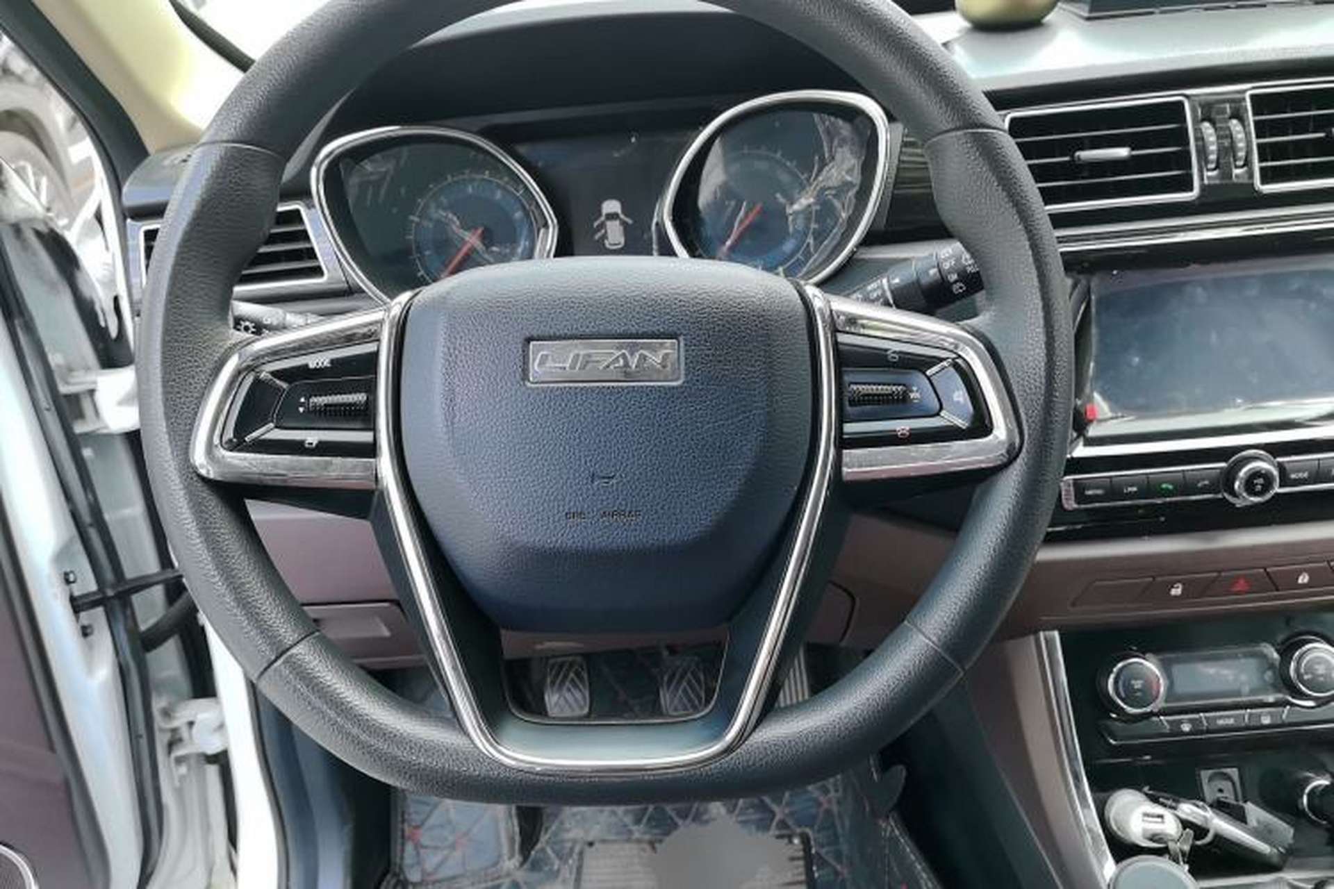 Used Lifan Auto Myway 2016 1.5L Manual Elite Version Steering Wheel