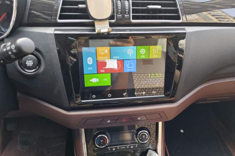 Used Lifan Auto Myway 2017 1.8L Manual Elite Model Audio And AC Panel