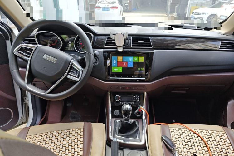 Used Lifan Auto Myway 2017 1.8L Manual Elite Model Center Console