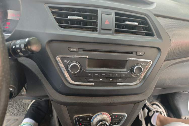 Used Lifan Auto X50 2014 1.5L Manual Elite Model Audio And AC Panel