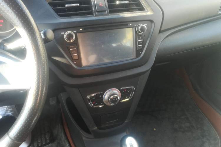 Used Lifan Auto X50 2014 1.5L Manual Elite Model Audio And AC Panel