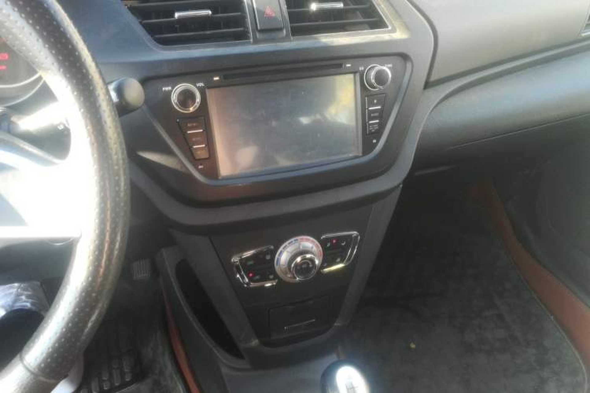 Used Lifan Auto X50 2014 1.5L Manual Elite Model Audio And AC Panel