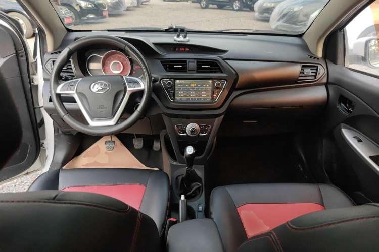 Used Lifan Auto X50 2014 1.5L Manual Luxury Model Center Console