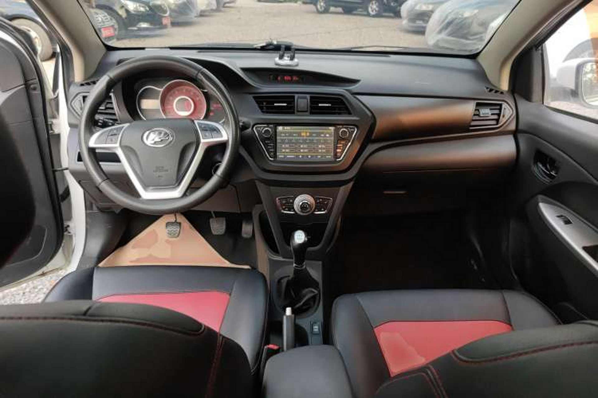 Used Lifan Auto X50 2014 1.5L Manual Luxury Model Center Console