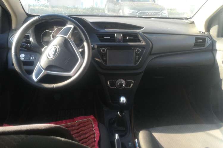 Used Lifan Auto X50 2014 1.5L Manual Elite Model Center Console