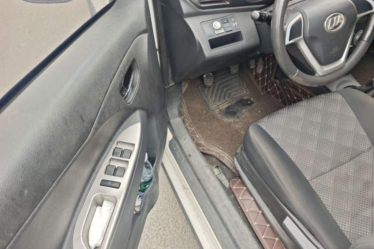 Used Lifan Auto X50 2014 1.5L Manual Elite Model Driver Seat