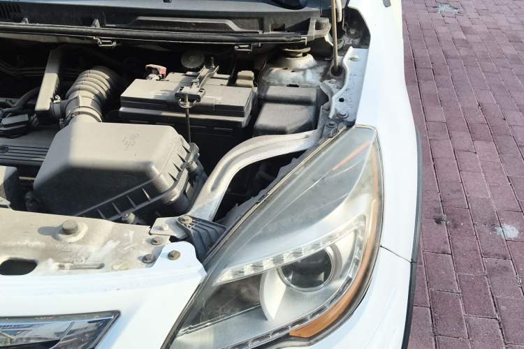Used Lifan Auto X50 2014 1.5L CVT Elite Version Engine Bay Left