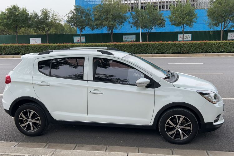 Used Lifan Auto X50 2014 1.5L Manual Elite Model Exterior 2