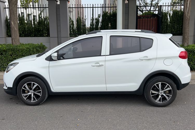 Used Lifan Auto X50 2014 1.5L Manual Elite Model Exterior 5