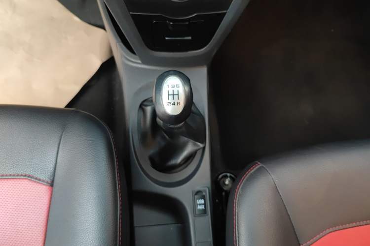 Used Lifan Auto X50 2014 1.5L Manual Luxury Model Gear Lever