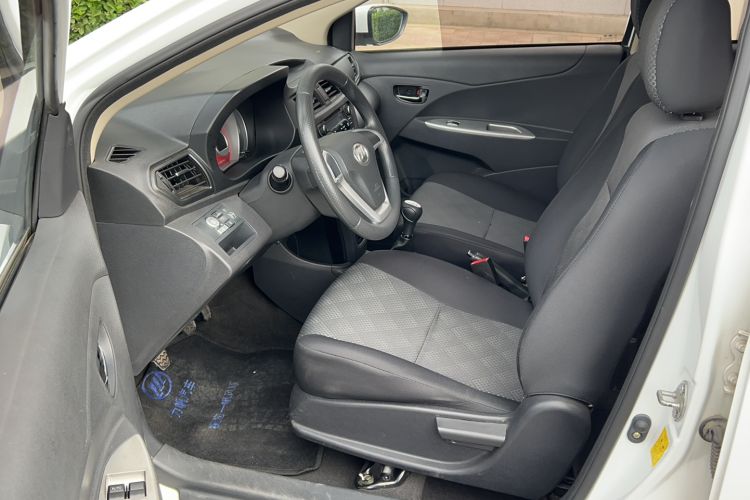 Used Lifan Auto X50 2014 1.5L Manual Elite Model Interior 2