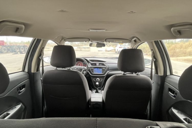 Used Lifan Auto X50 2014 1.5L Manual Elite Model Interior 5