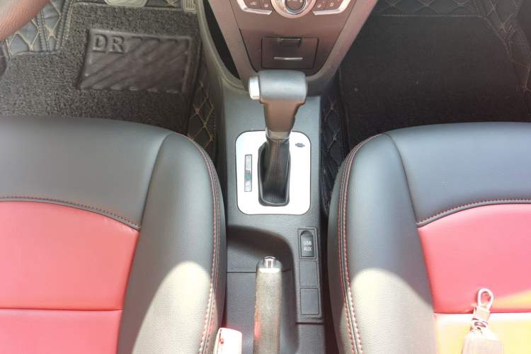 Used Lifan Auto X50 2014 1.5L CVT Elite Version Interior 5