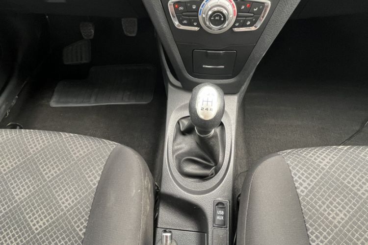 Used Lifan Auto X50 2014 1.5L Manual Elite Model Interior 6